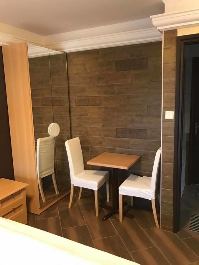 Korostetetlen Barna Bar Motel&Apartman מראה חיצוני תמונה